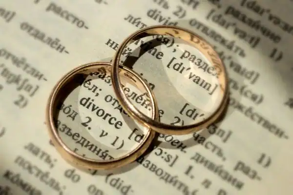 Image of rings removed before divorce mediation Blandford Forum