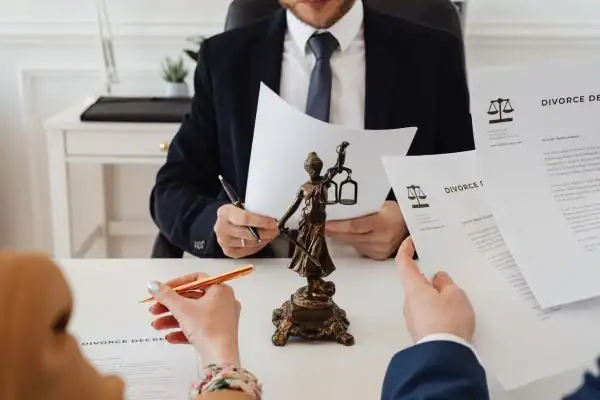 our fees Blandford Forum from EH Mediation - image of couple in joint mediation meeting